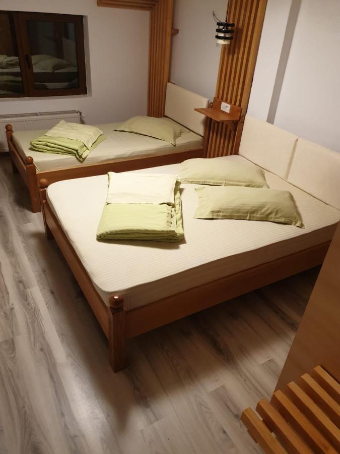 Motel Mesterul Manole Curtea De Arges Ngoại thất bức ảnh