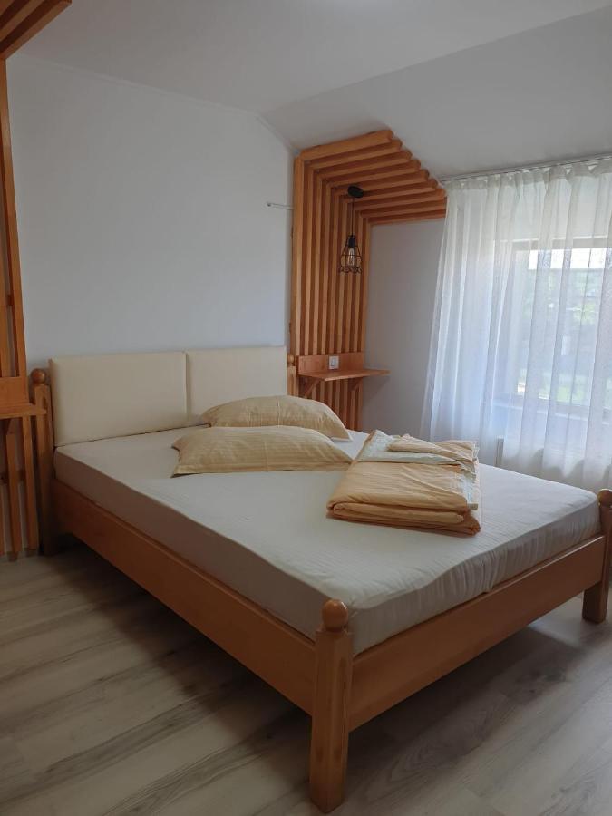Motel Mesterul Manole Curtea De Arges Ngoại thất bức ảnh